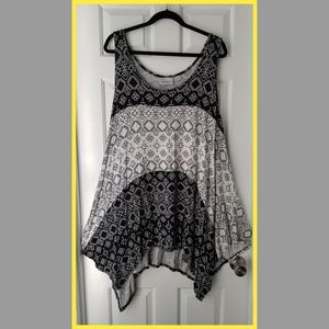 black and white shark bite hem tank